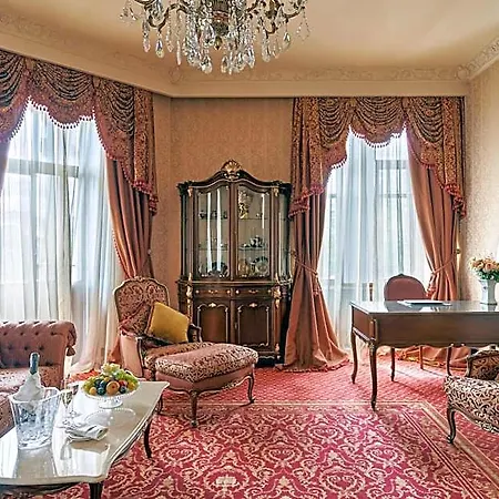 Hotel Bristol