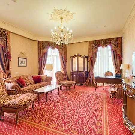 Bristol ホテル 5*